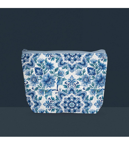 Delft floral 01 – delft blue floral fabric | Mamidu