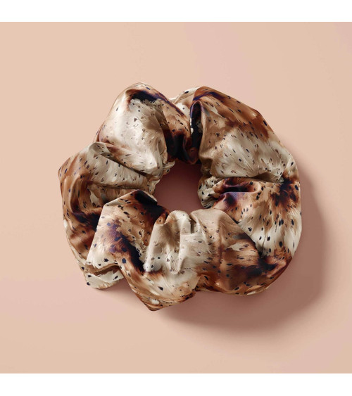 Sepia bloom 01 – sepia speckled floral fabric | Mamidu
