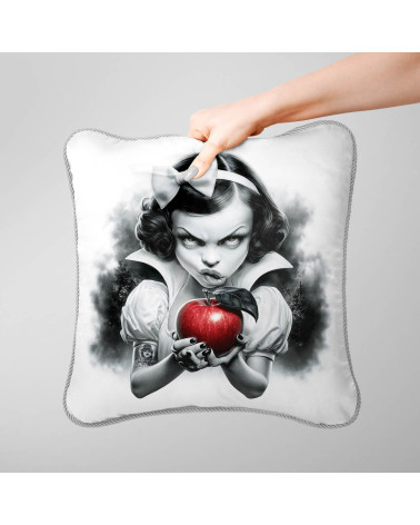 Apple Princess 01 – księżniczka z czerwonym jabłkiem