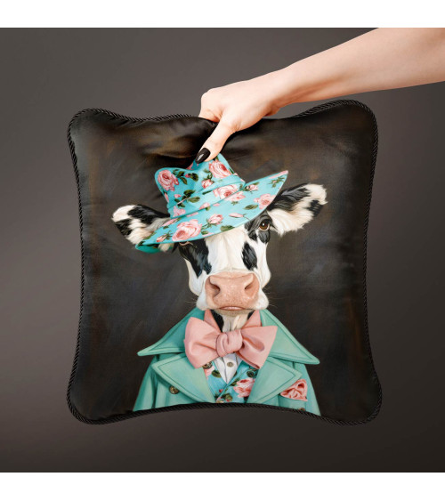 Floral Cow 01 – cow in rose hat panel | Mamidu