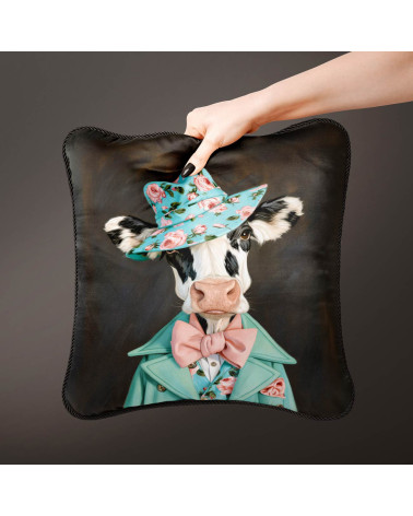 Floral Cow 01 – cow in rose hat panel | Mamidu