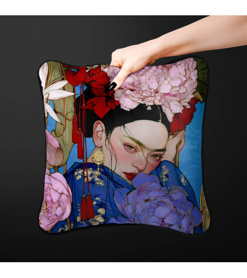 Peony Muse 03 – Frau mit Pfingstrosen und Quasten | Mamidu