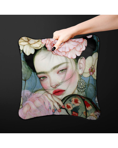 Peony Muse 05 – Frau mit Pfingstrosen und Perlen | Mamidu