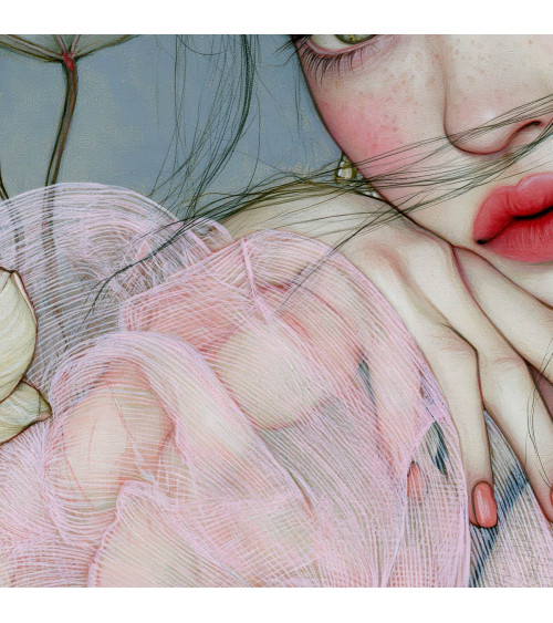 Peony Muse 05 – Frau mit Pfingstrosen und Perlen | Mamidu