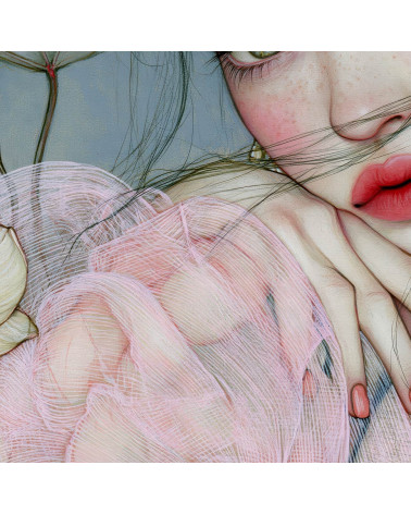 Peony Muse 05 – Frau mit Pfingstrosen und Perlen | Mamidu