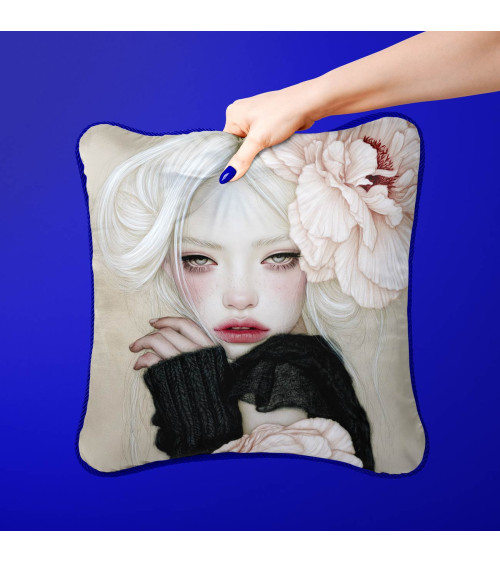 Porcelain Doll 07 – porcelain girl with a peony | Mamidu