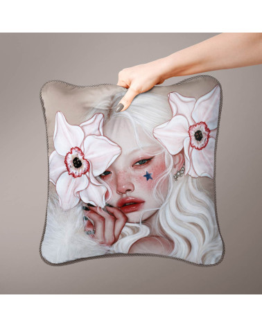 Porcelain Doll 13 – Mädchen mit weißen Orchideen | Mamidu