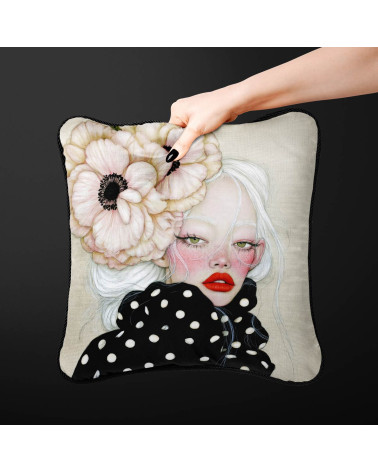 Porcelain Doll 14 – Mädchen im Tupfenmantel | Mamidu